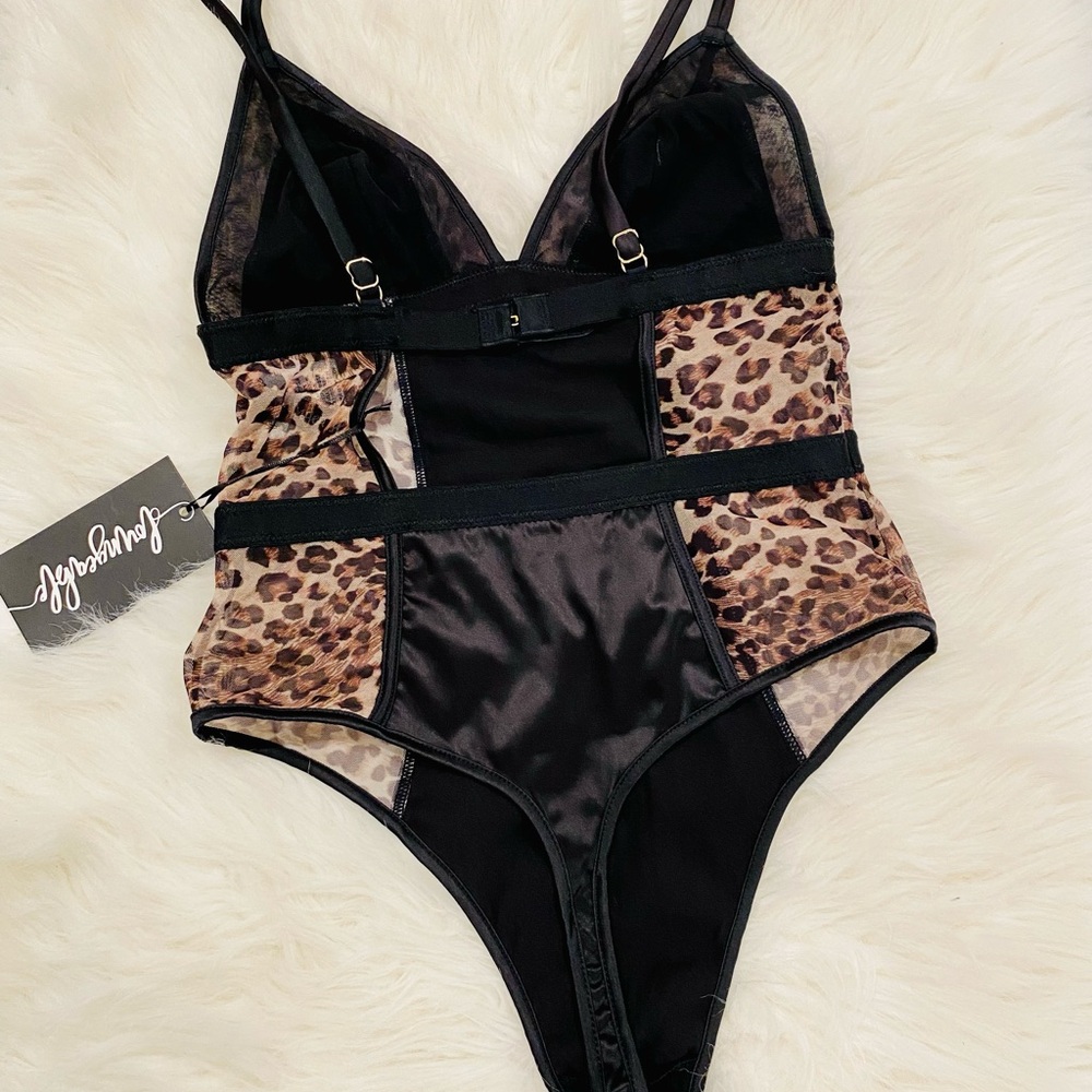Loungeable Leopard Print BodySuit - Picture 3 of 4